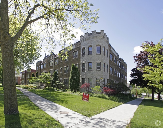 Building Photo - 5615 W Martin Dr