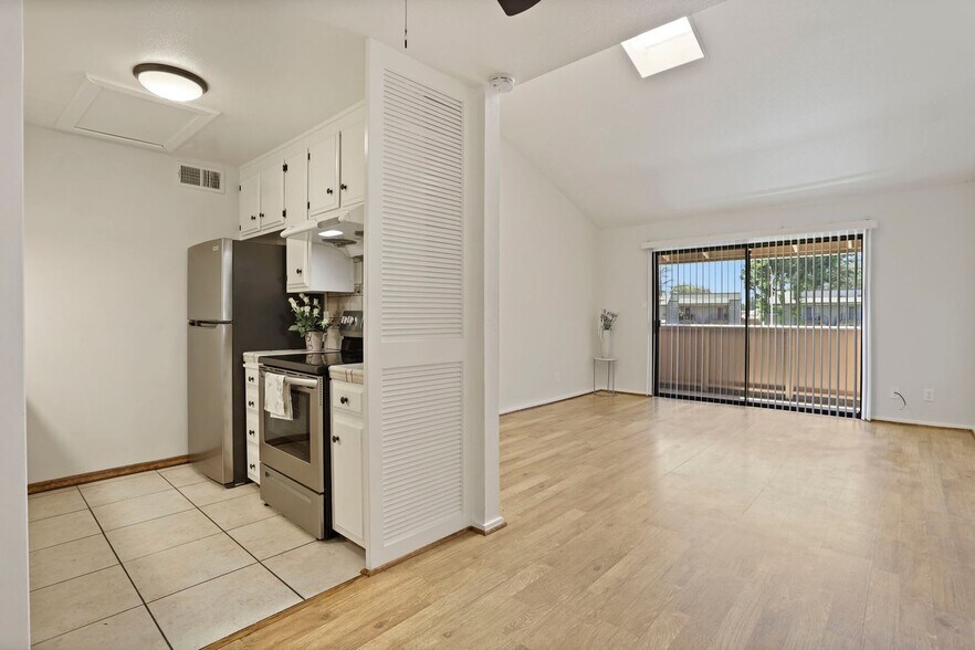 Building Photo - 3702 W Benjamin Holt Dr