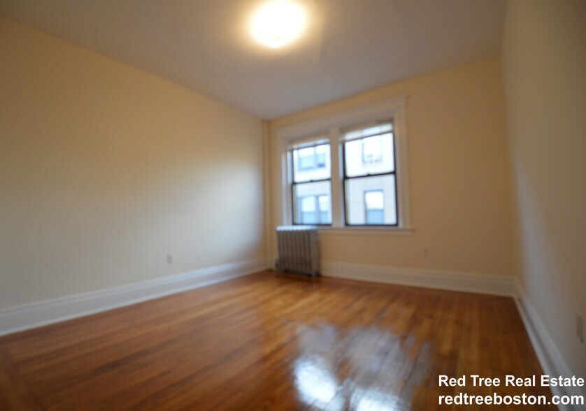 Building Photo - 31 Park Dr