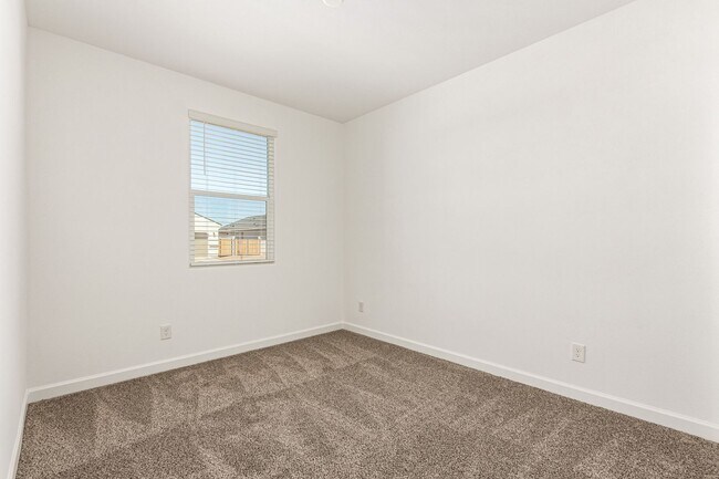 Building Photo - Brand New - Never Lived In 4 Bedroom / 2 Bath Home in San Tan Valley AZ