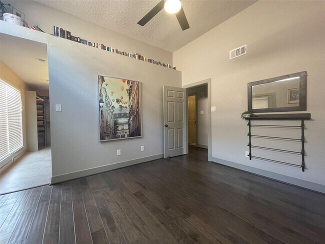 Building Photo - 9602 Top Gallant Ct