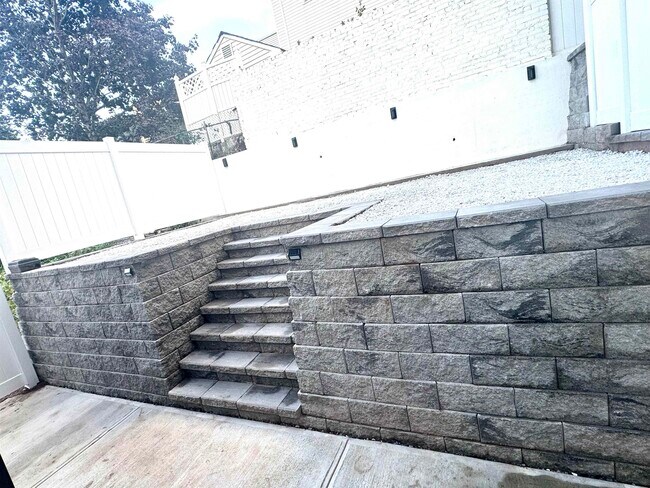 Building Photo - 270 Terrace Ave