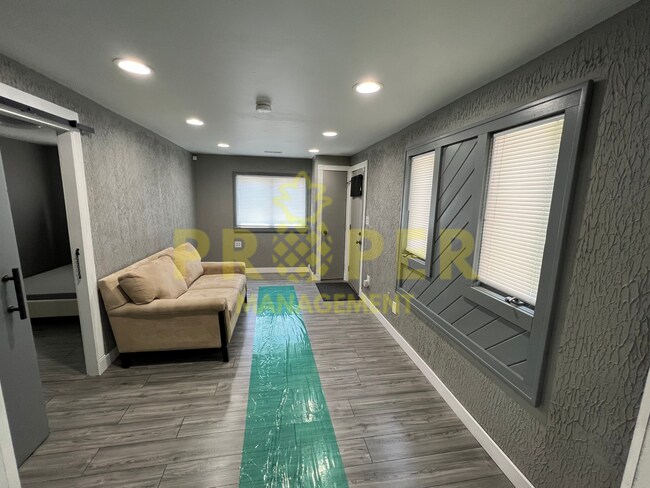 Building Photo - 1 bedroom 1 bathroom house