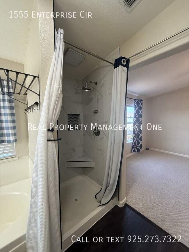 Building Photo - 1555 Enterprise Cir