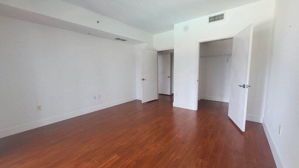 Building Photo - 253 NE 2nd St