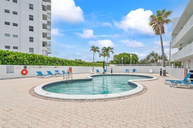 Building Photo - 1480 S Ocean Blvd