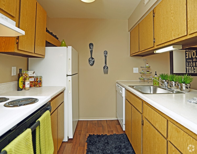 Primary Photo - Drakeshire Apartments