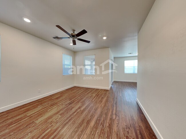 Building Photo - 678 W Bosal Dr