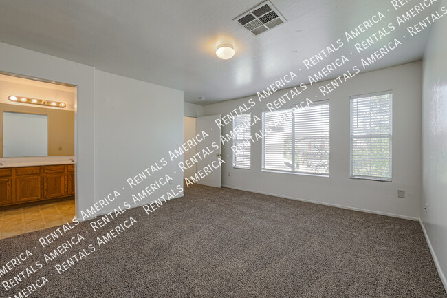 Building Photo - 4005 W Park St