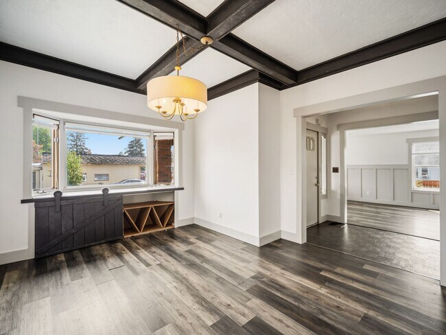 Building Photo - Beautiful 3BR Home with 2.5 Baths in North Spokane