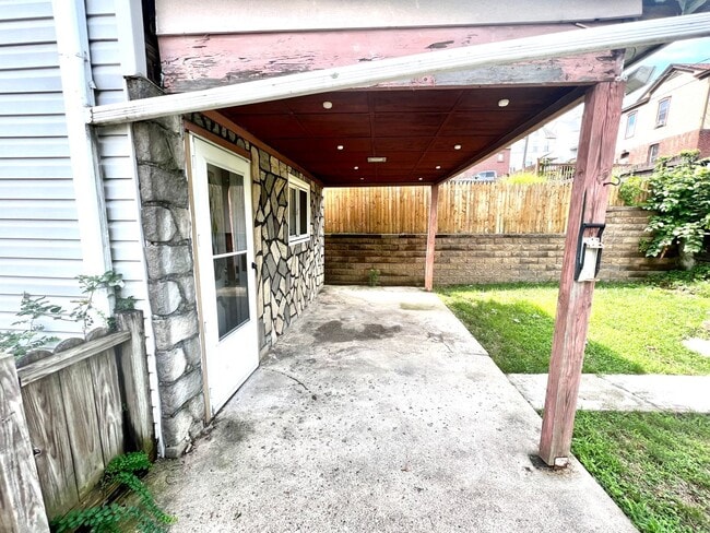 Building Photo - Mt Washington, 2 Bed 1.5 Bath House with Parking, A/C, Patio and More!