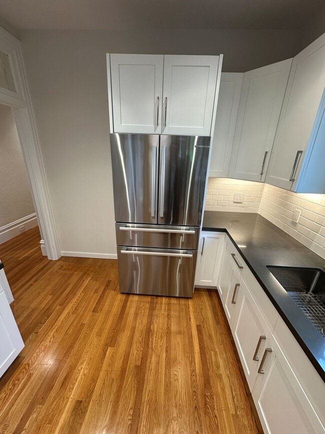 Building Photo - 219 Lake St