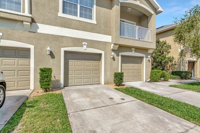 Building Photo - Great Townhouse in Gated Community