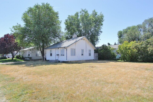 Building Photo - 2303 3rd St S