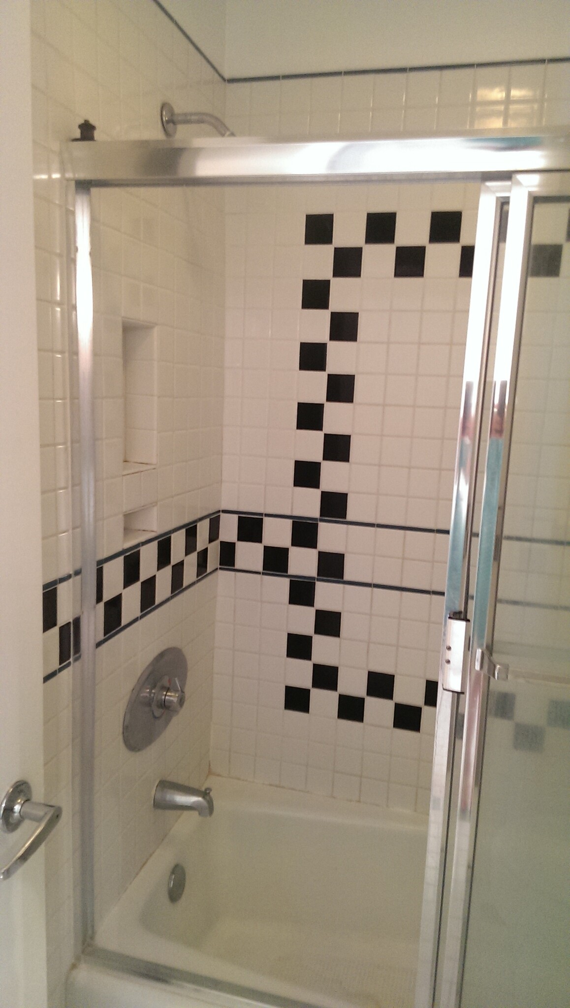 Bathroom - 906 N Doheny Dr