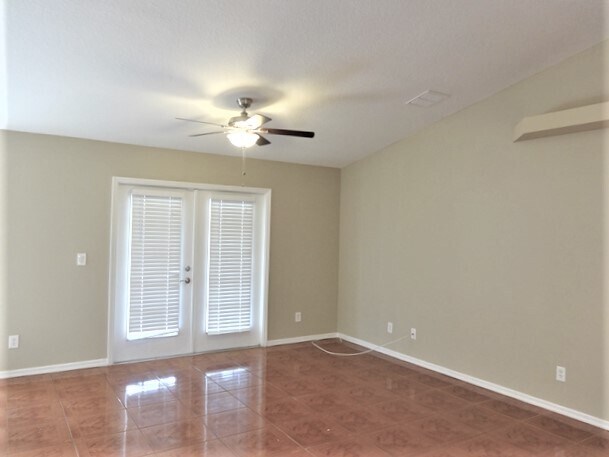 Building Photo - 1074 SW Bianca Ave