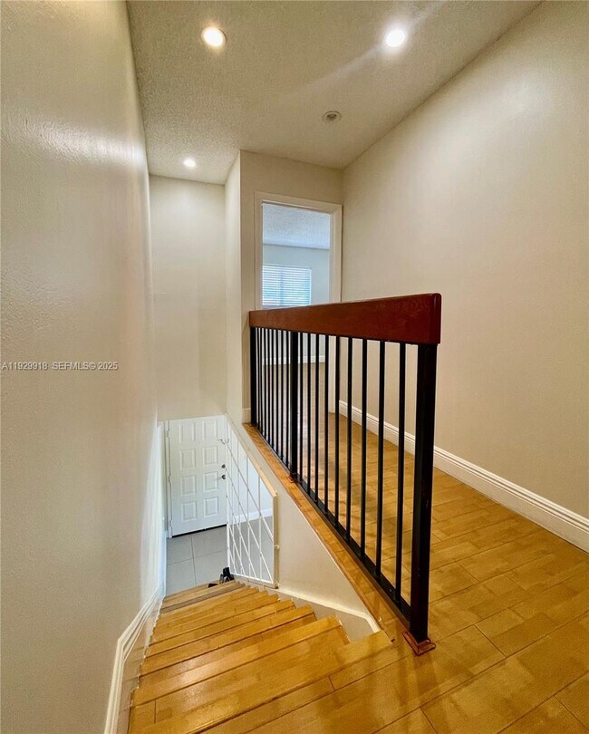 Building Photo - 562 NW 82nd Pl