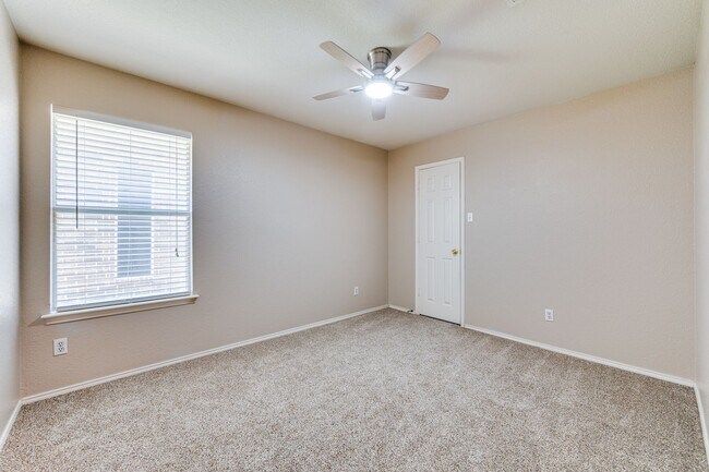 Building Photo - 1117 Red Hawk Dr