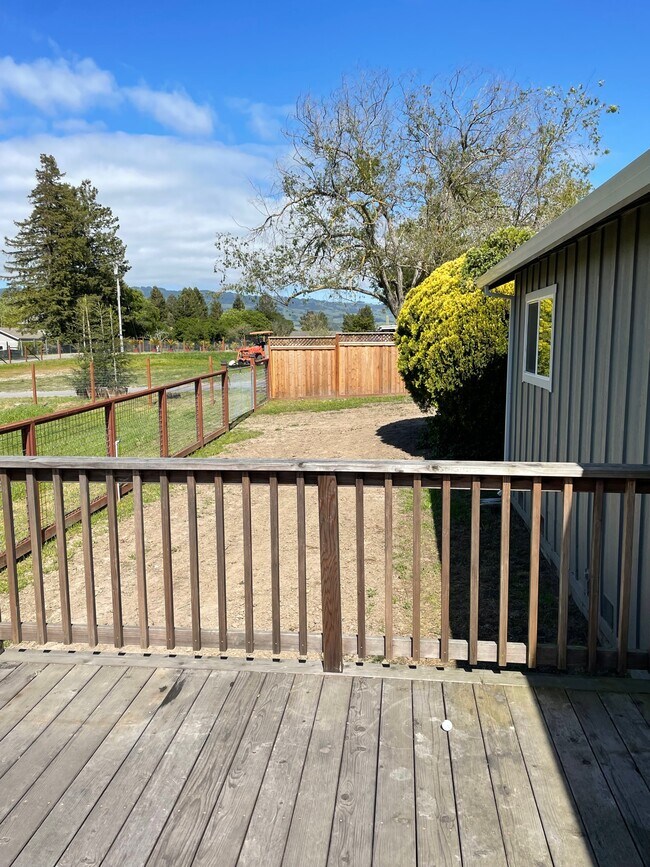 Building Photo - 350 Palm Ave