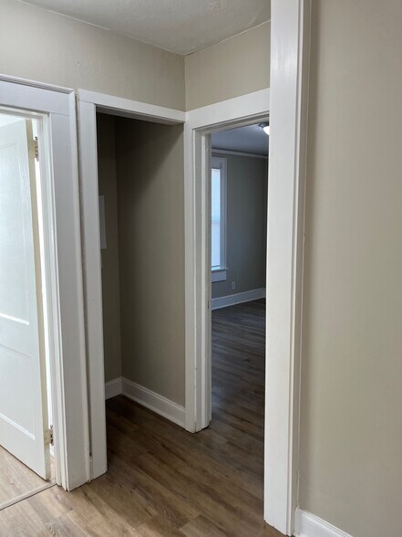 Building Photo - 438 3rd Ave SW
