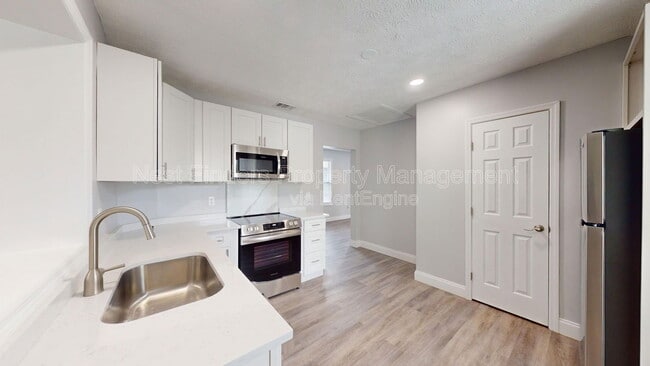 Building Photo - 2803 College St