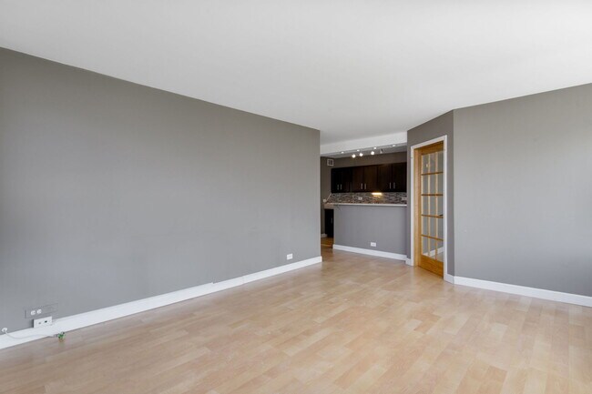 Building Photo - 1355 N Sandburg Terrace