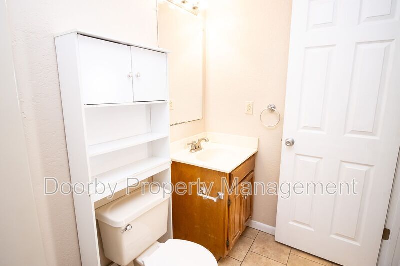 Building Photo - 303 Withrow Rd