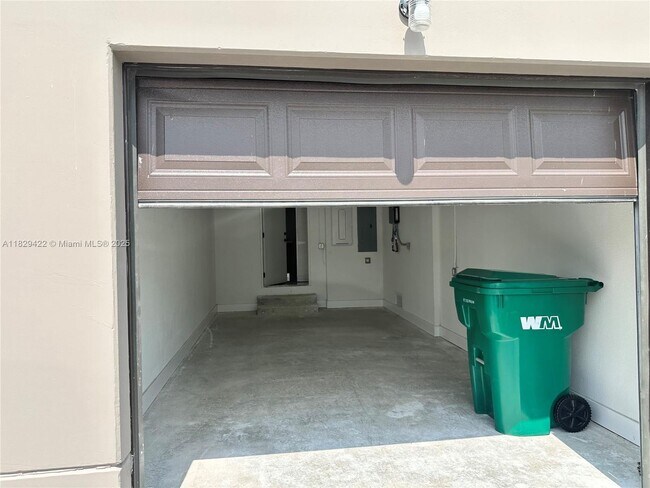 Building Photo - 307 NW 13th Pl