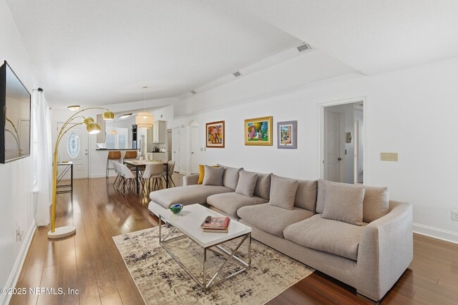 Building Photo - 128 Seminole Rd