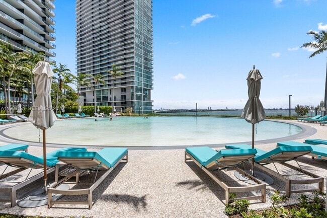 Building Photo - 480 NE 31st St