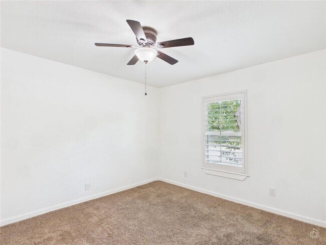 Building Photo - 6211 Manor Rd
