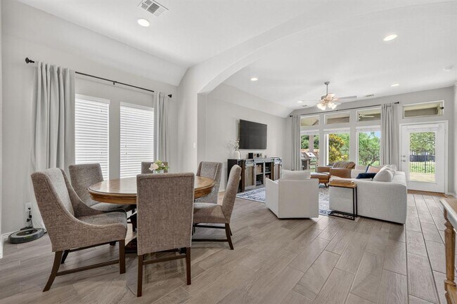 Building Photo - 209 Lacey Oak Lp