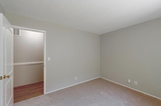 Building Photo - 6558 Crown Blvd