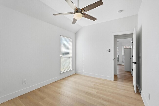 Building Photo - 1295 White Water Ln
