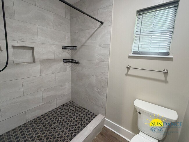 Building Photo - Charming 2 Bedroom Unit in Niceville!