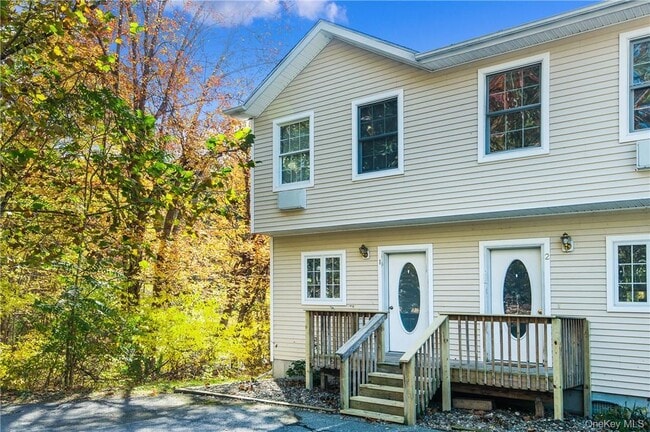 Building Photo - 22 Lake Lodge Dr