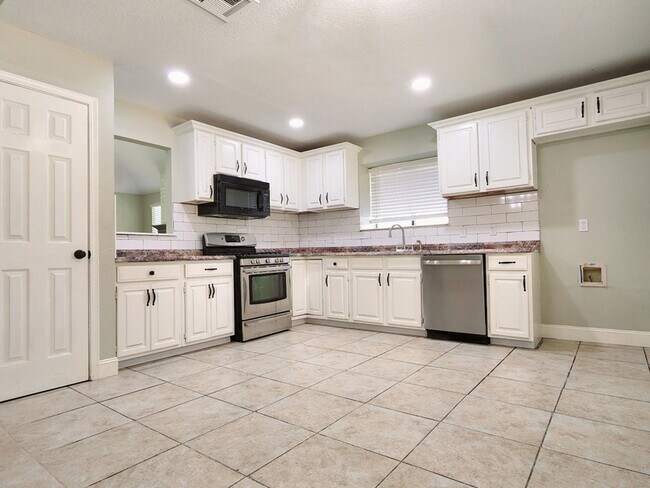 Building Photo - 11703 Lorene Ave