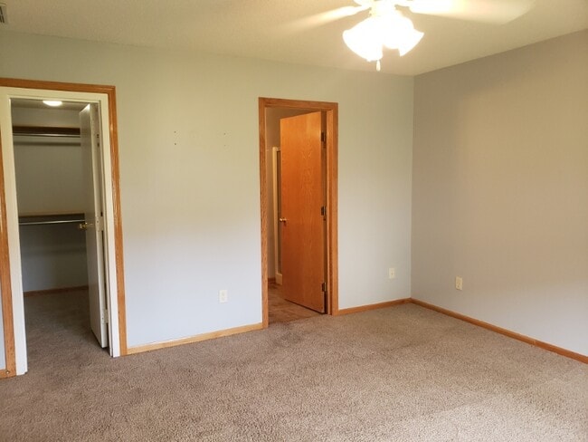 Building Photo - 2022 S Webb Rd