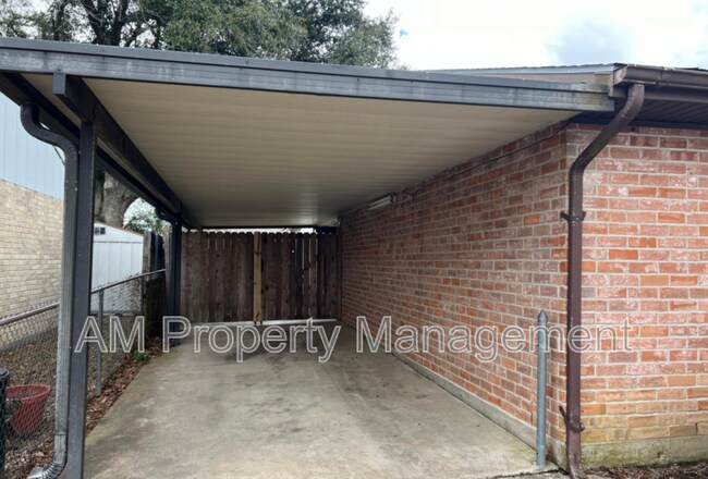 Building Photo - 402 Thompson Dr