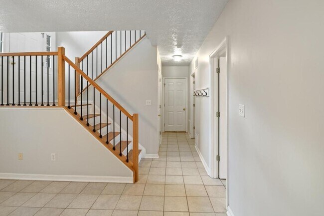 Building Photo - 359 Montgomery Cir
