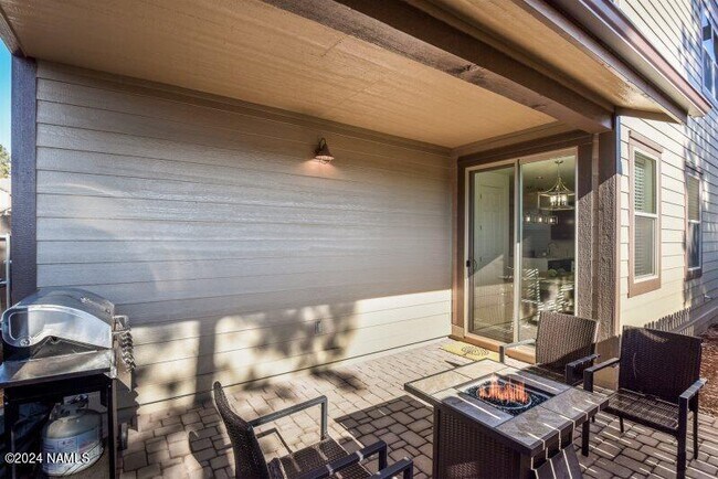 Building Photo - 2591 W Pollo Cir