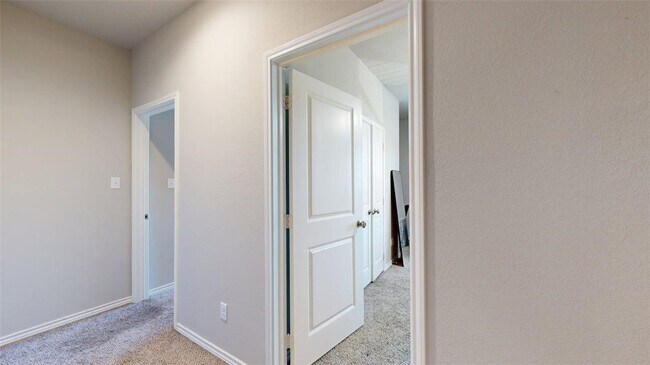 Building Photo - 2907 Papa Bear Dr