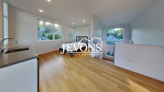 Building Photo - Luxury single-family home with inclusive water, sewer, and garbage