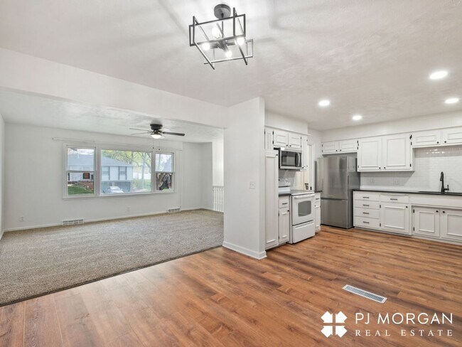 Building Photo - 3 Bedroom, 2.5 Bathroom, 2 Bonus Rooms - N...