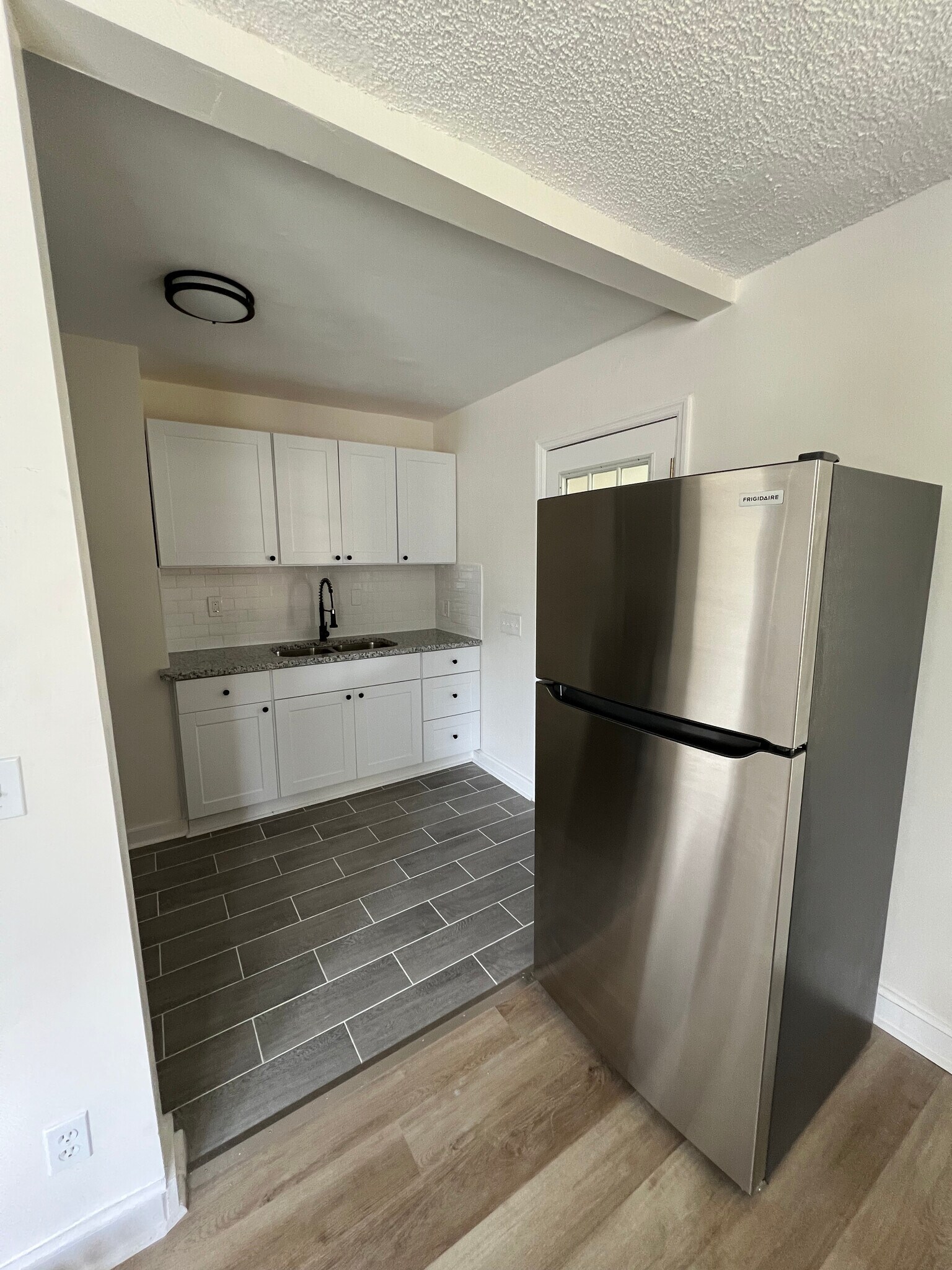 Kitchen - 1178 Murray Dr