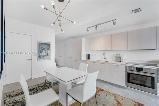 Building Photo - 501 NE 31st St