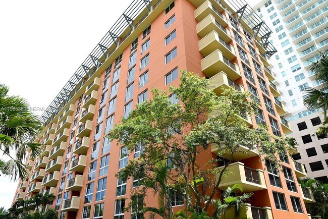 Building Photo - 2951 S Bayshore Dr