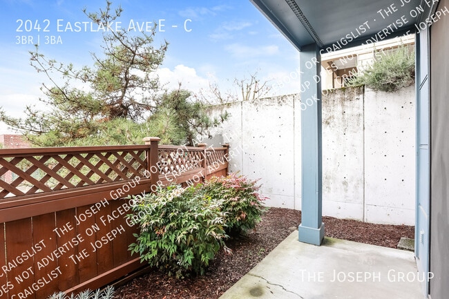 Building Photo - 2042 Eastlake Ave E