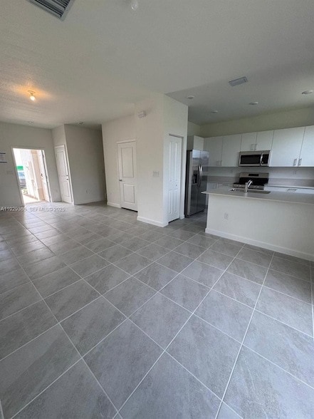 Building Photo - 2825 SE 25th Ave