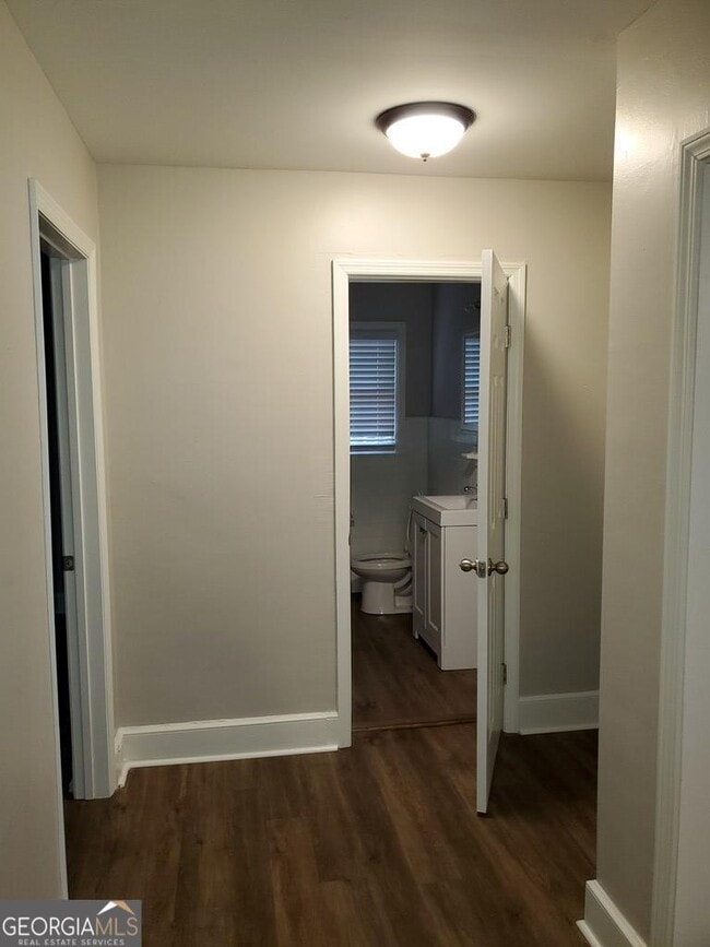 Building Photo - 811 Woodrow Ave